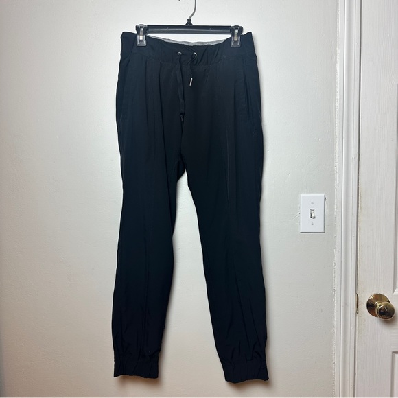Calvin Klein Performance Quick Dry Pants, Size Medium - Picture 3 of 3